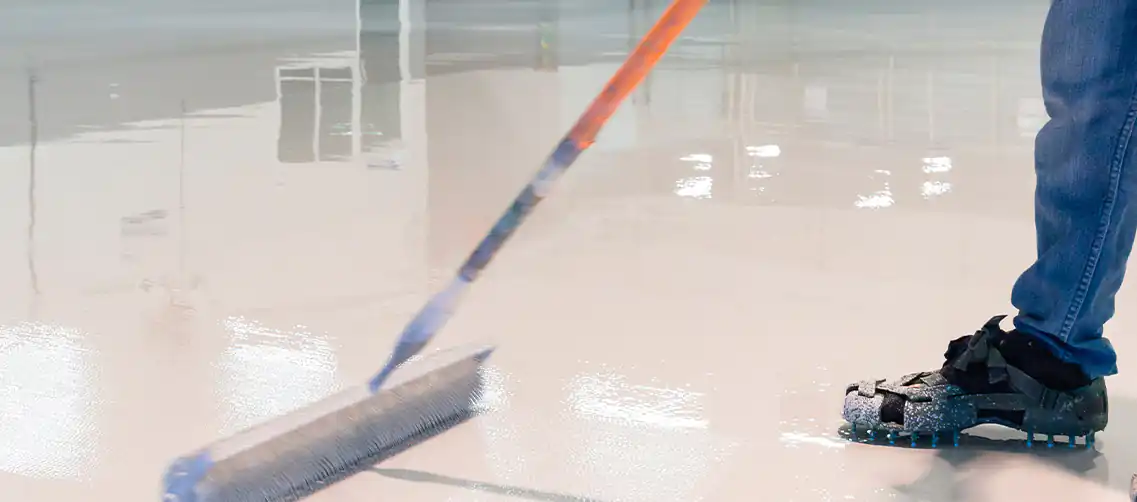 Vandig epoxy: komplet guide til epoxygulv med DINOFLOOR EP FINISH W 450