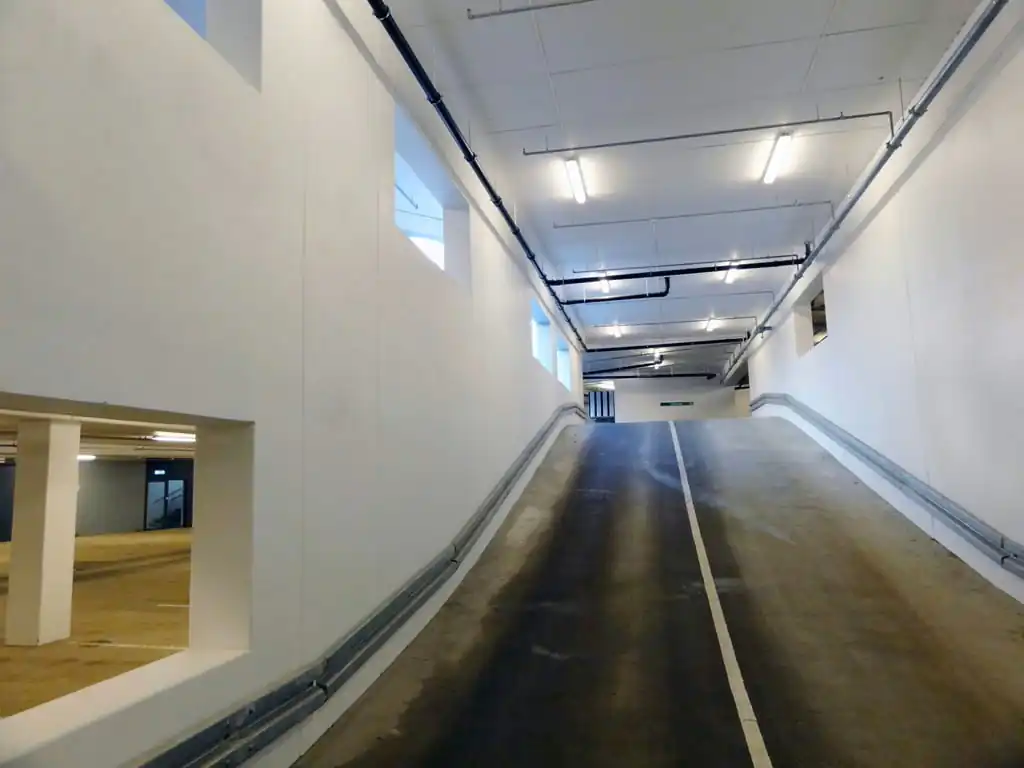 Betonmaling til parkeringshus | Lys og beskyttelse